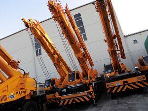 財団法人大阪産業局の設備貸与事例である藤高重機株式会社様、ラフテレーンクレーン